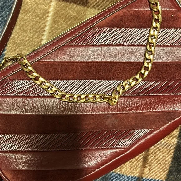 Fossil Red Quilted Leather Shoulder Bag with Gold Chain - Picture 2 of 13